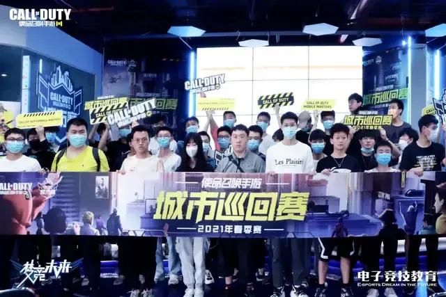 因此更加倾 因此更加倾