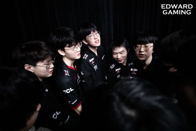 高度集中的 高度集中的